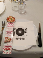 Pizzeria 45 Giri food