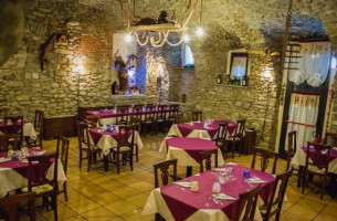 La Cave De Tillier food