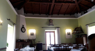 Osteria Madonna Della Rosa inside