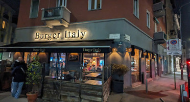 Burger Italy inside