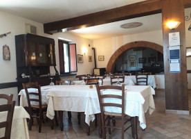 Osteria Lo Spuntino inside