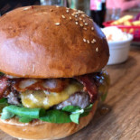 R Burger Minigolf food