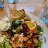 Tant Anci Fröken Sara food