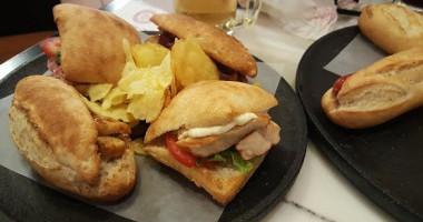 100 Montaditos food