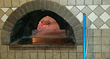 Borghi's Pizzeria Braceria inside