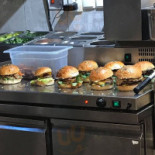 R Burger Minigolf food