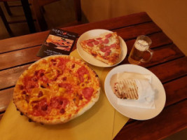 Nabu Pizzabar food