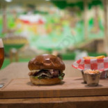 R Burger Minigolf food