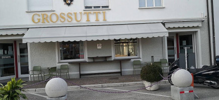 Grossutti outside