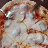 Pizzeria Scugnizzo food