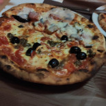 Pizzeria Scugnizzo food