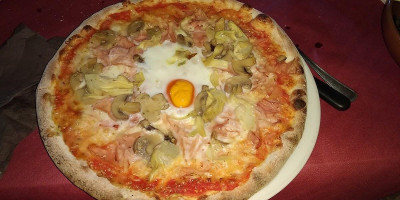 Pizzeria Aquila Nera Di Satta Francesco food