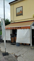 La Piadineria outside