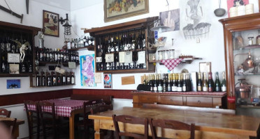 Enoteca Fior Di Vite Di Bensoni Rosita inside