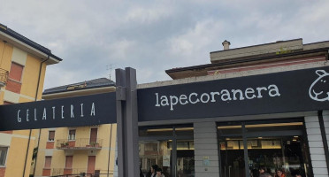 Gelateria Lapecoranera outside