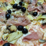 Pizza Piu' food