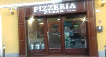 Pizzeria Kebab Gratiss outside