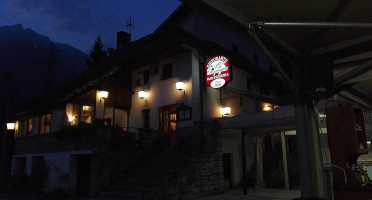 Pizzeria Campagna outside