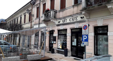 Art Cafè outside