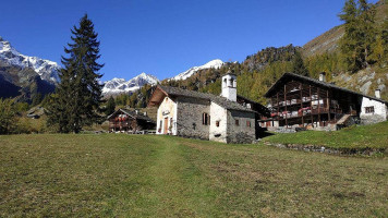 Rifugio Zar Senni outside