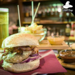 White Mage Ludo-pub Comida