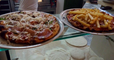 Alberto Pizza food