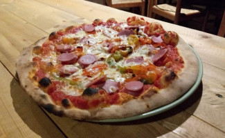 Pizzeria Birreria Pub Zuita food