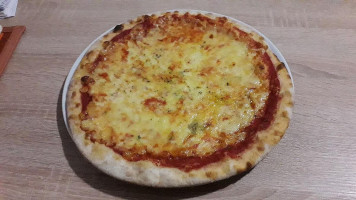 Pizzeria L'arcobaleno food