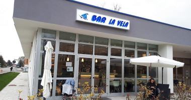 La Vela outside