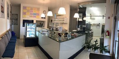 Meno Dieci Gelateria inside