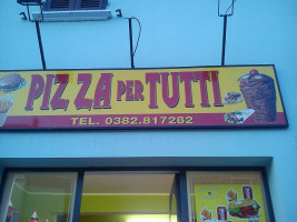 Pizza Per Tutti outside