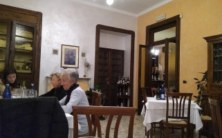 Trattoria Da Giacomo inside