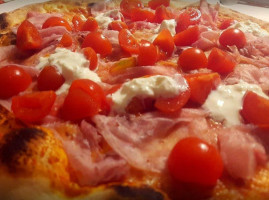 La Pizza A Casa Di Corso Andrea food