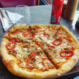 Pizzeria Della Pace food