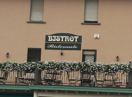 Nuovo Bistrot outside