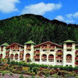 Saxl Exterior