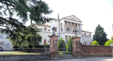 Caffè Palladio outside