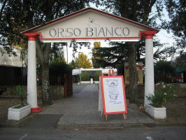 Orso Bianco outside