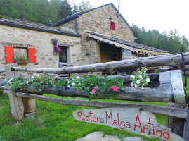 Ristoro Malga Artino outside