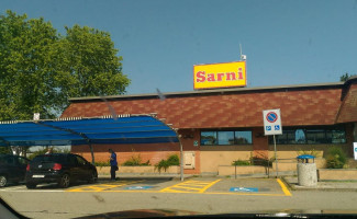 Sarni Grill Sesia Est outside