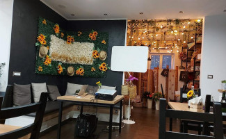 Flower Bistrot Kettyexperience inside