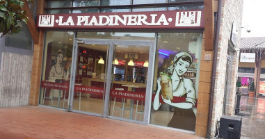 La Piadineria outside