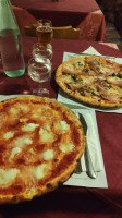 Pizzeria La Lanterna food