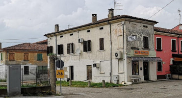 Me Me Pizzeria Da Asporto outside