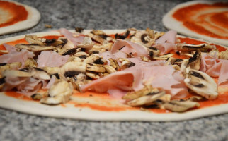 La Pizzeria Di Somma food