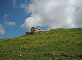 Rifugio Malga Malera outside