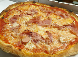 Pizza Pazza Di Piario Bed Breakfast food