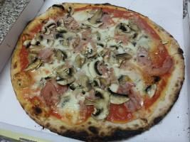 Tante Pizze Di Lapegna E Olivieri Snc food