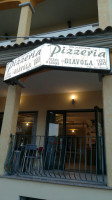 Pizzeria La Diavola outside