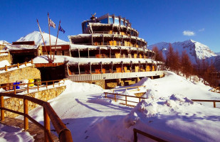 Shackleton Mountain Resort Sestriere outside